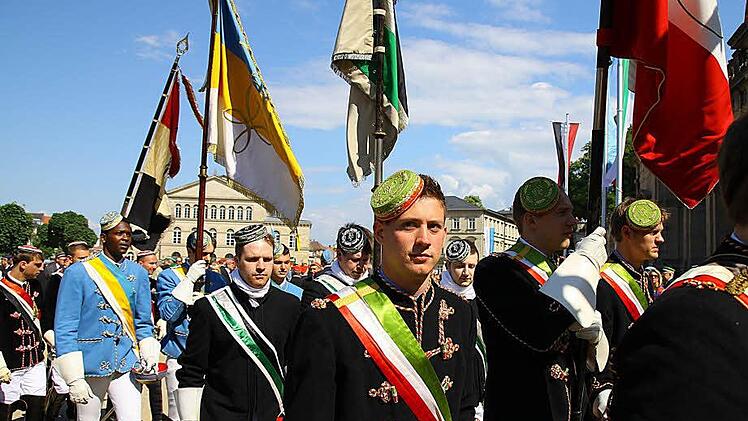 Vertrautes Bild: So wird es am Montag am Coburger Schlossplatz bei der Ehrenburg aussehen....