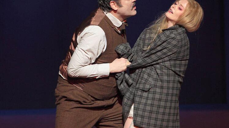 Christoph Stephinger (Wesener) und Barbara Hannigan (Marie)
