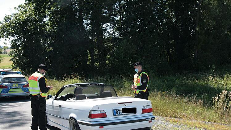 Verkehrskontrolle bei Katschenreuth. Foto: Jürgen Gärtner