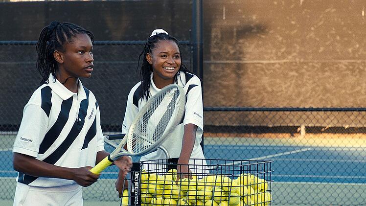 "King Richard" erz&auml;hlt die Erfolgsgeschichte der Williams-Schwestern Serena (Demi Singleton, links) und Venus (Saniyya Sidney) nach, im Fokus steht aber ihr Vater Richard.