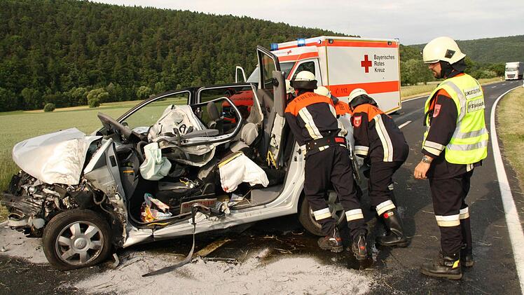 08. Juni 2015: Unfall auf der Staatsstraße 2292 zwischen Steinach und Hohn. Foto: Paul Ziegler
