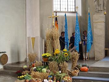 Das Erntedankfest war der passende Rahmen für die Geburtstagsfeier des katholischen Frauenbunds. Foto: Brigitta Kempe-Wolf