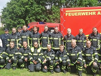 Die Verantwortlichen der Wehr sind stolz auf das neue Fahrzeug.  Foto: Doris Weidner