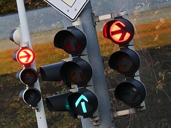 Erlangen: Betrunkener Fahranf&auml;nger (18) kracht gegen Ampel - verletzt
