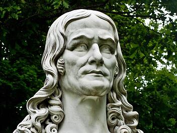 Lockiges Dicher-und Gelhrten-Haupt: Rückert-Denkmal im Rückert-Park in NeusesFoto: Jochen Berger