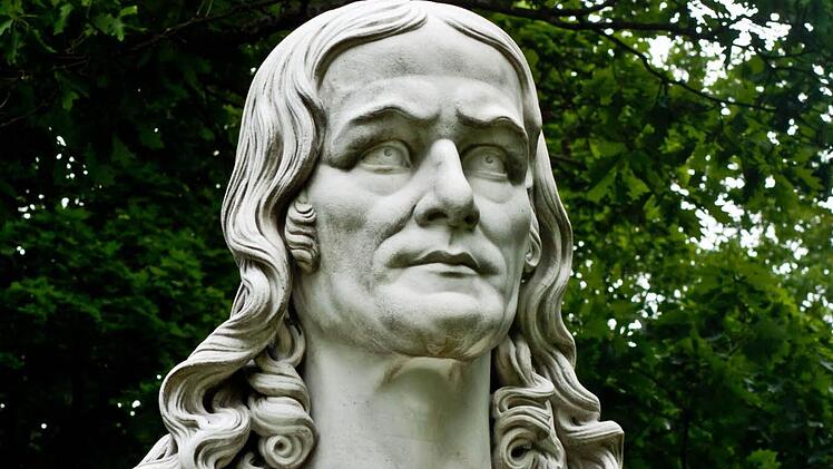 Lockiges Dicher-und Gelhrten-Haupt: Rückert-Denkmal im Rückert-Park in NeusesFoto: Jochen Berger