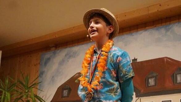 Ein Naturtalent ist der neunjährige Jonas Höchemer als Moderator auf der Bühne. Foto: Marion Eckert