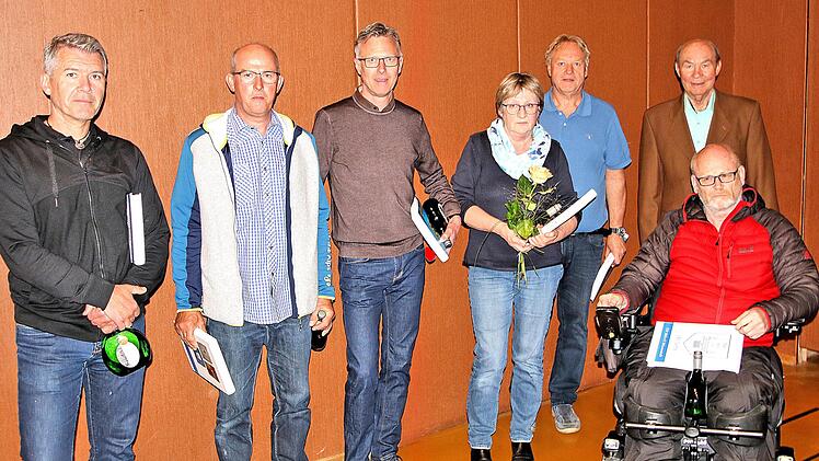 25 oder 40 Jahre Mitglied im TSV Münnerstadt sind (von links) Frank  Schäfer, Michael Winkler, Frank Hofmann, Petra Wohlfromm, Horst Hammer,  Herbert Schmid und Roland Kneuer.  Dieter Britz