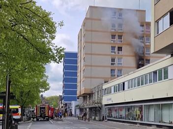 Brand in Coburger Studentenwohnheim stellt Feuerwehr vor "große Herausforderung"
