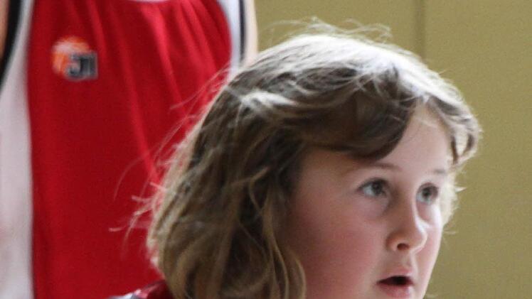 eine kleine Sportlerin in Aktion