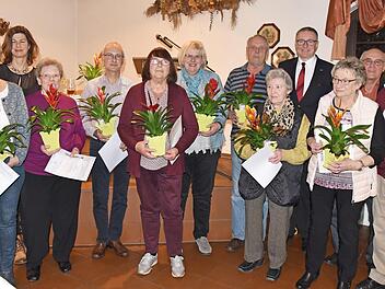 Die Ehrungen für 25 und 40 Jahre Treue zum Verein bildeten den Mittelpunkt der Jahreshauptversammlung des Obst- und Gartenbauvereins Dörfles-Esbach.  Foto: Gabi Arnold