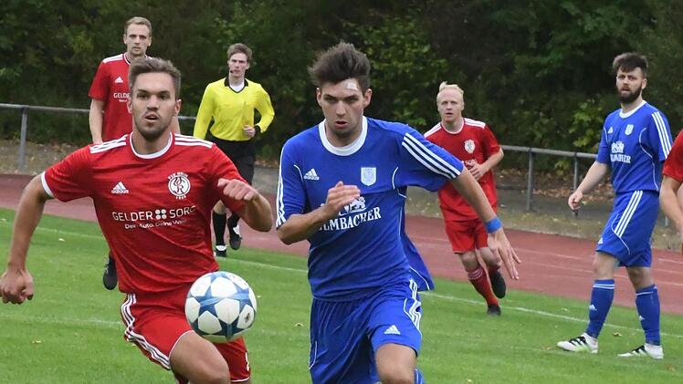 Einen souveränen 3:0-Sieg feierte Janik Markert (rechts) mit seinem TSV Münnerstadt gegen den TSV Krum mit Dustin Fösel.Hopf