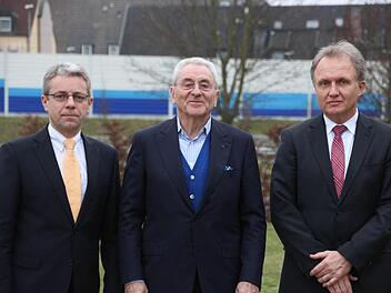 Jörg Eggesdorfer (von links), Udo Möhrstedt und Dr. Stefan Goller von IBC Solar informierten gestern die Mitarbeiter über den Stellenabbau bei IBC. Foto: Tobias Kindermann