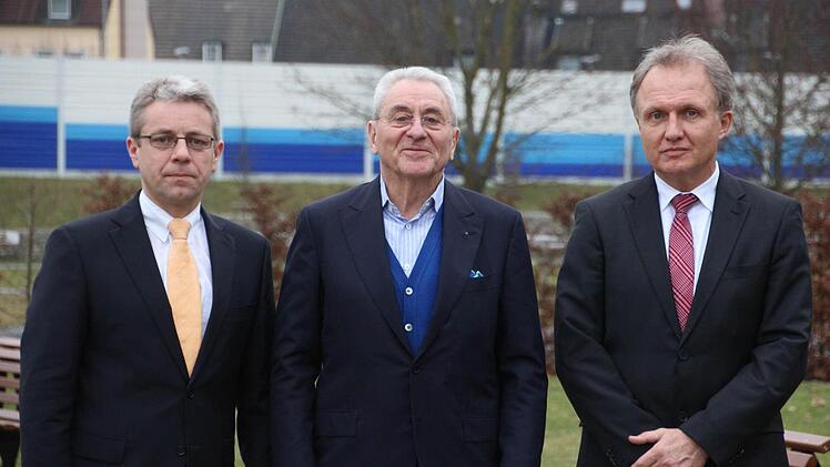 Jörg Eggesdorfer (von links), Udo Möhrstedt und Dr. Stefan Goller von IBC Solar informierten gestern die Mitarbeiter über den Stellenabbau bei IBC. Foto: Tobias Kindermann