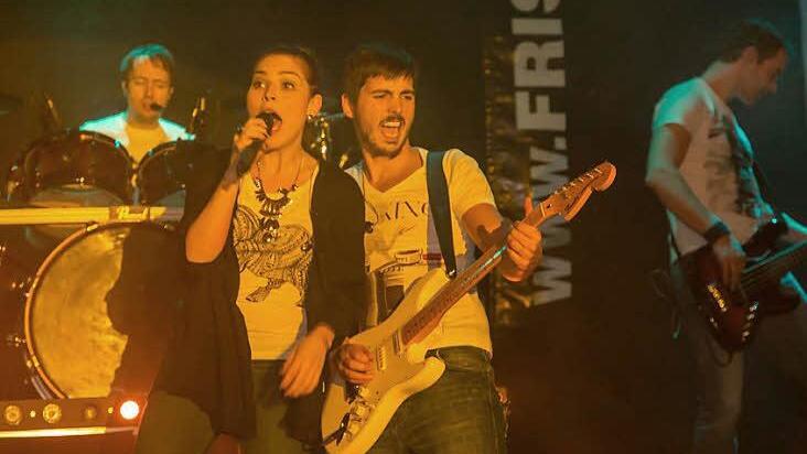 Die Band "Fristlos" unterhielt am Samstag in der Lichtenfelser Stadthalle mit Rockmusik.  Foto: Klaus Gagel
