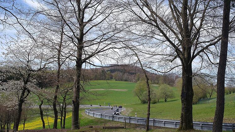Um die Mottener Höhe fahren an schönen Tagen mehrere hundert Motorradfahrer, teils zu schnell, zu laut und öfter hin und her. Die Bevölkerung leidet unter der Lärmbelästigung. Foto: Stephanie Elm