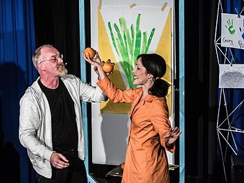 Der "Fränkische Theatersommer" gastierte mit dem Musical "Das Orangenmädchen" im Rathaussaal von Rödental.Foto: Jochen Berger