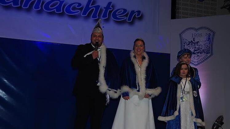 Mitten drin im Geschehen: Das Kinder-Prinzenpaar, Jonas I. und Laura I., als auch ihre Tollit&auml;ten, Jessica I. und Jasim I.