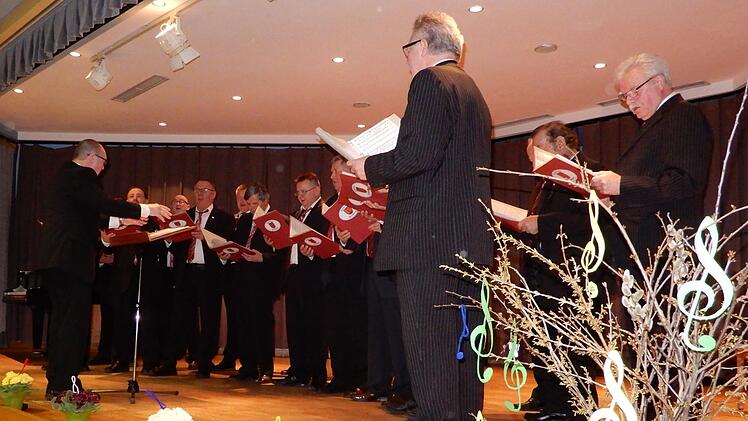 Die th&uuml;ringischen G&auml;ste aus Heldburg &uuml;berbrachten die Gr&uuml;&szlig;e aus dem Heldburger Land.Horst Schneider