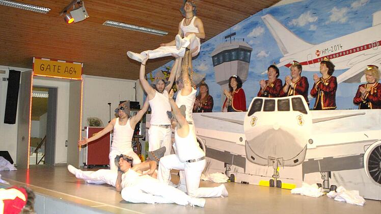 Beim Weiberfasching in Aura. Foto: Winfried Ehling