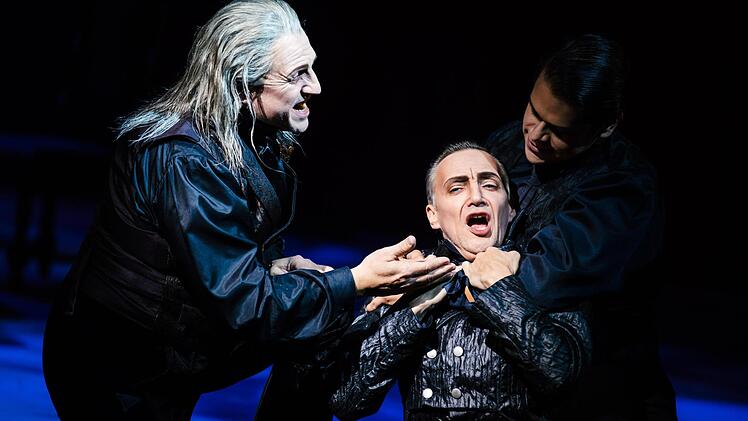Die Neuinszenierung von Puccinis Oper "Tosca" eröffnete den Premieren-Reigen am Landestheater Coburg.Foto: Sebastian Buff