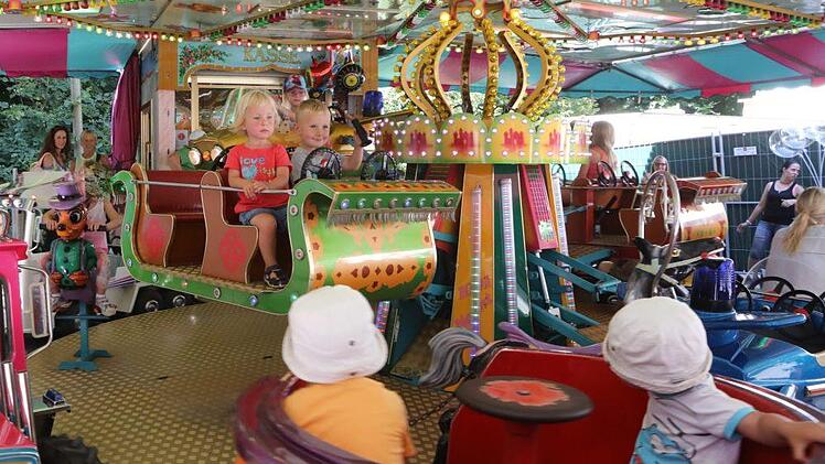 Kinderkarussel bei den Oberen Kellern. Es geht hoch hinaus.