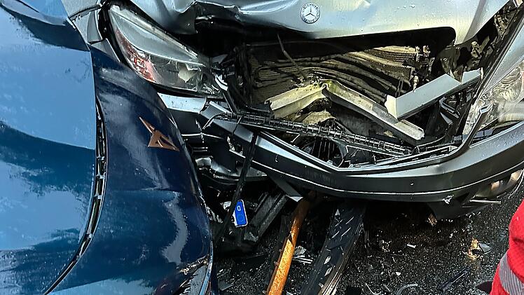 Frontale Kollision auf B276 in Lohr am Main