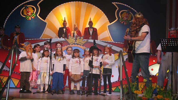 Die Schreihälse der Pfarrei St. Johannes Kronach bezogen das Publikum mit ein - und brachten mit ihrem Lied den Saal zum Toben.