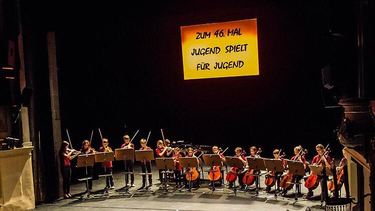 Matinee "Jugend spielt für Jugend" im Landestheater Coburg: Auftakt mit dem Streicherensemble der Musikschule Coburg.Foto: Jochen Berger