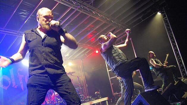 Zum Abschluss des Festivals einw&uuml;rdevoller Headliner und Pagan-Metal Vertreter: Wolfchant aus dem niederbayerischen St. O&szlig;wald.  Fotos: Rolf Krebs