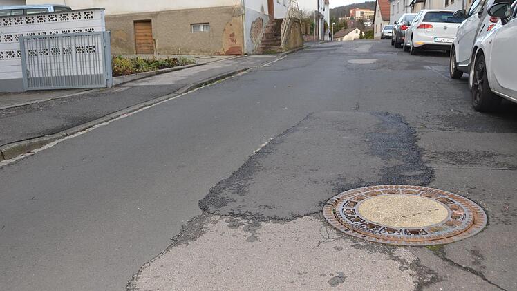 Über eine halbe Million Euro sind für den kompletten Vollausbau des "Krautgartens" in Garitz vorgesehen. Die im Sommer 2019 beginnende Maßnahme wird eine einjährige Sperrung der Straße mit sich bringen.  Fotos: Peter Rauch