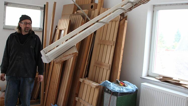 "Ich habe immer mit Sachen gearbeitet, die da waren": Guido Häfner in seinem Haus in Schlaifhausen. Fotos: Roepert