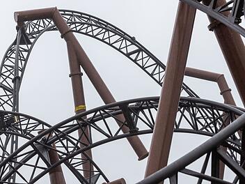 Im "Gr&ouml;na Lund" in Stockholm ist eine Achterbahn entgleist.