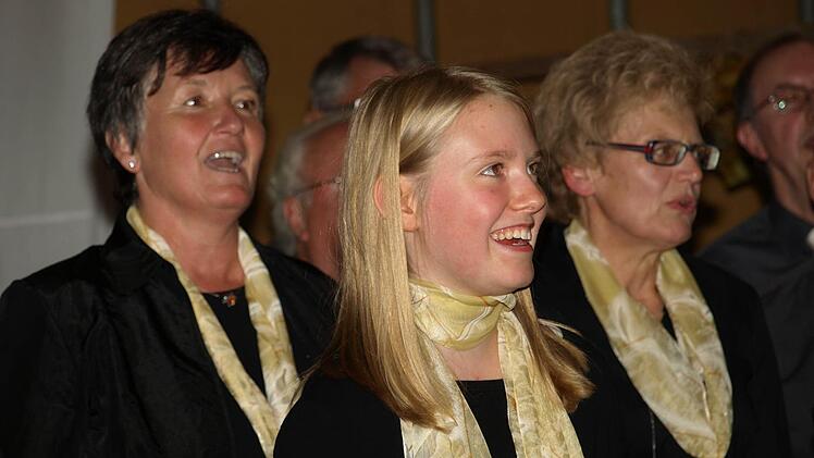 Der Gesangverein Oerlenbach, hier von links Petra Eckert, Josie Zumbrun und Claudia Landgraf, trug zum Gelingen des Abends bei.