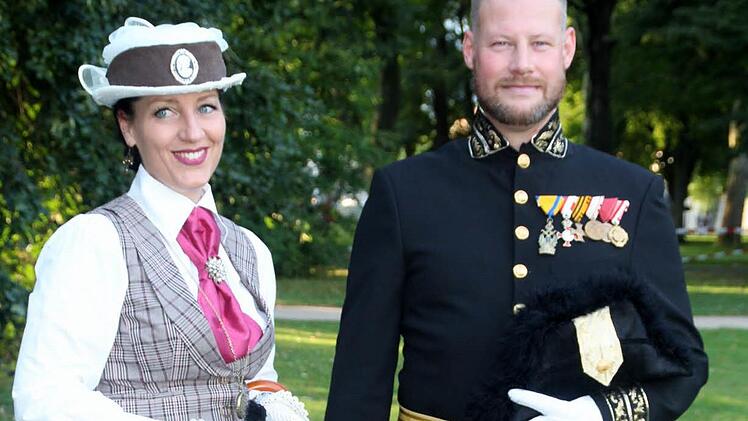 Bianca und Michael Martin als historischer Oberbereiter und Gattin aus der K.u.K. Monarchie  Foto: Werner Vogel