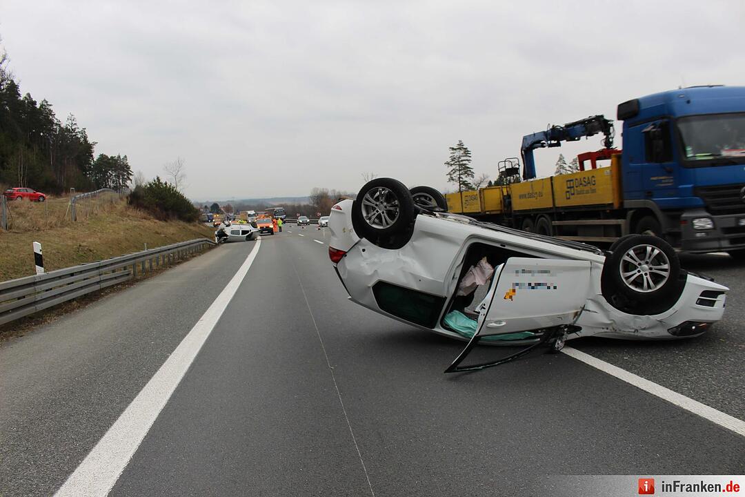 Autos überschlagen sich auf A9 bei Trockau - Ein Schwerverletzter