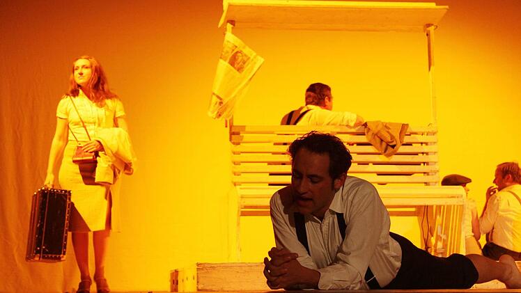 Hans Scholl träumt von einer besseren -Zukunft, doch am Ende wird er mit seiner Widerstandsgruppe geschnappt und hingerichtet. Die Freundschaft mit Traute Lafrenz (Elke Heinrich) zerbrach an der Politik.