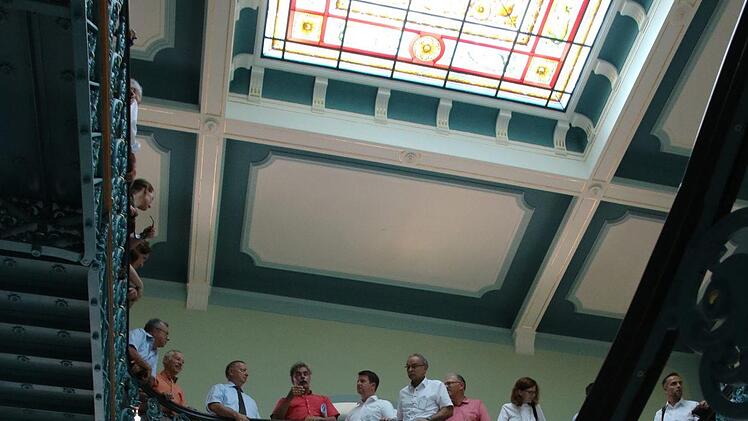 Der Kreistag hat das neue Behördenzentrum besichtigt. Foto: Ralf Ruppert