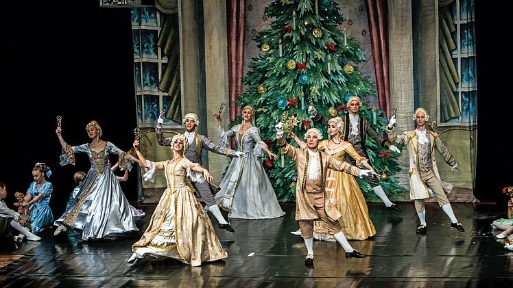 Szene aus dem Gastspiel des Russischen klassischen Staatsballett mit Tschaikowskys "Nussknacker" in Coburg.Foto: Jochen Berger