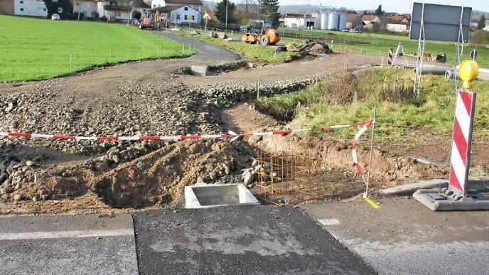 So führt der künftige Geh- und Radweg zur Fußgängerampel an der B 279.Fotos: Ralf Kestel