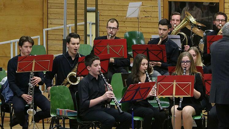 Impresionen vom Sinfoniekonzert in der Franz Goebel Halle Rödental mit dem Jugendorchester Rödental und dem Orchester der Musikfreunde NeustadtFoto: Jochen Berger