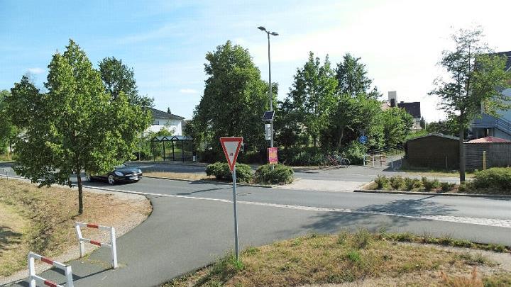 Die Fraktion von CSU und B&uuml;rgerblock/Junge B&uuml;rger hat einen Fu&szlig;g&auml;nger&uuml;berweg an der H&ouml;chstadter Stra&szlig;e zwischen Aischgrundhalle und DJK -Sportplatz beantragt. Foto: Britta Schnake