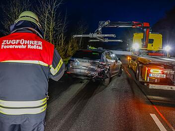 Autos kollidieren im Kreis Fürth - drei Menschen verletzt