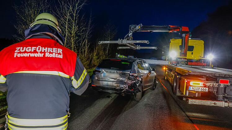 Autos kollidieren im Kreis Fürth - drei Menschen verletzt
