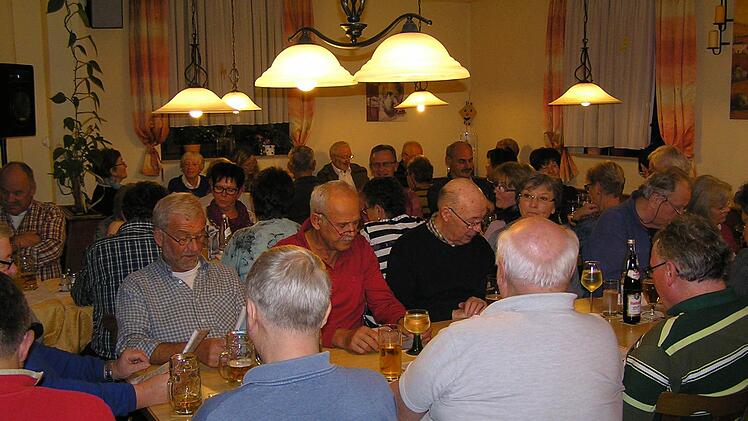 Gut besucht war das Wirthshaussingen im TSV-Sportheim Ebenhausen. Foto: Stefan Geiger
