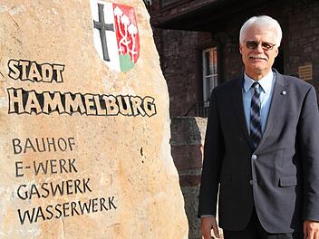 Fast 50 Jahre war Norbert Kühnl bei der Stadt Hammelburg. Jetzt geht der Geschäftsleiter der Stadtwerke GmbH Hammelburg in Ruhestand. Foto: Kerstin Väth