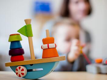 Auffälligkeiten in der kindlichen Entwicklung sollten möglichst rasch diagnostiziert werden. Die neue Anlaufstelle der Caritas bietet Beratung, Diagnostik und Förderung im interdisziplinären Ansatz. Foto: Symbolbild/Rolf Vennenbernd/dpa