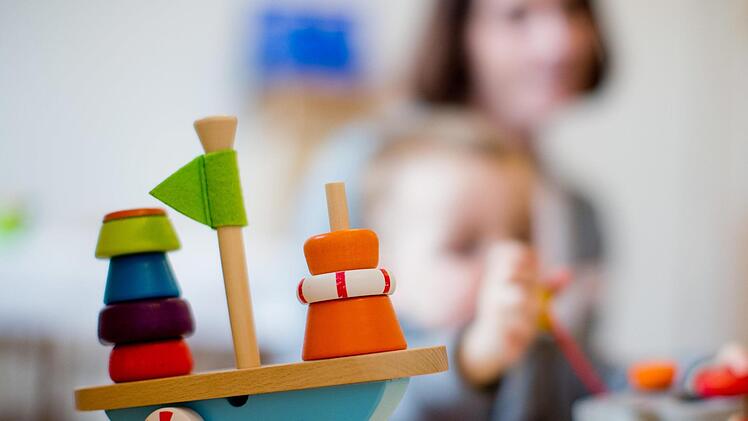 Auffälligkeiten in der kindlichen Entwicklung sollten möglichst rasch diagnostiziert werden. Die neue Anlaufstelle der Caritas bietet Beratung, Diagnostik und Förderung im interdisziplinären Ansatz. Foto: Symbolbild/Rolf Vennenbernd/dpa