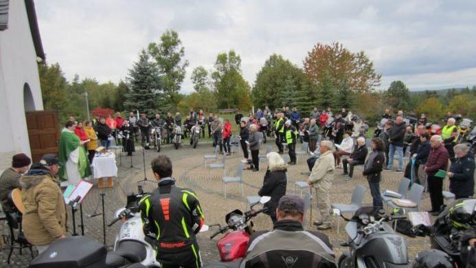 Der Motorradgottesdienst am Schönstatt-Zentrum Marienberg kam gut an. Foto: Petra Malbrich