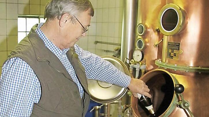 Bier ist das Ausgangsprodukt für den bekannten STS-Bierbrand von Werner Walter. Der Bierbrand wird sogar zur Herstellung von Pralinen verwendet. Fotos: Sonja Adam